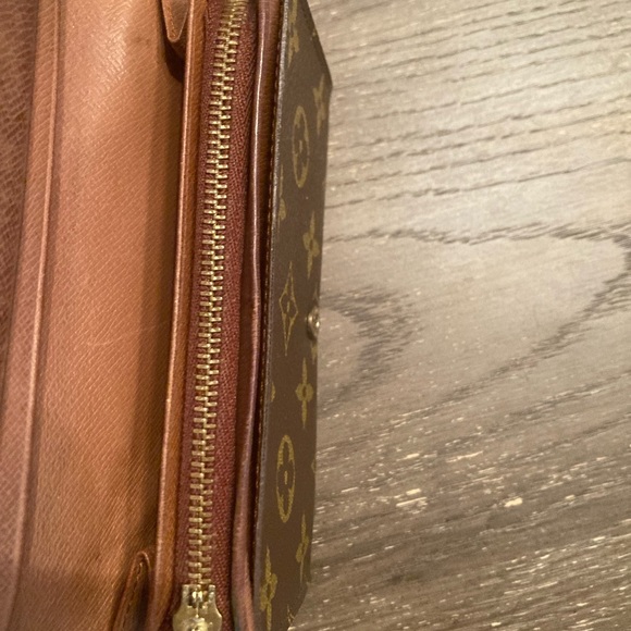 Authentic Louis Vuitton compact monogram wallet - Picture 7 of 14
